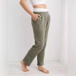Aerie Slouchy Fleece Pant in “olive fun”